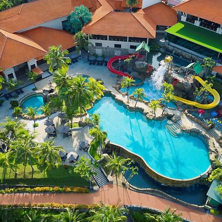 Hotel Doubletree By Hilton Damai Laut à Lumut Extérieur photo
