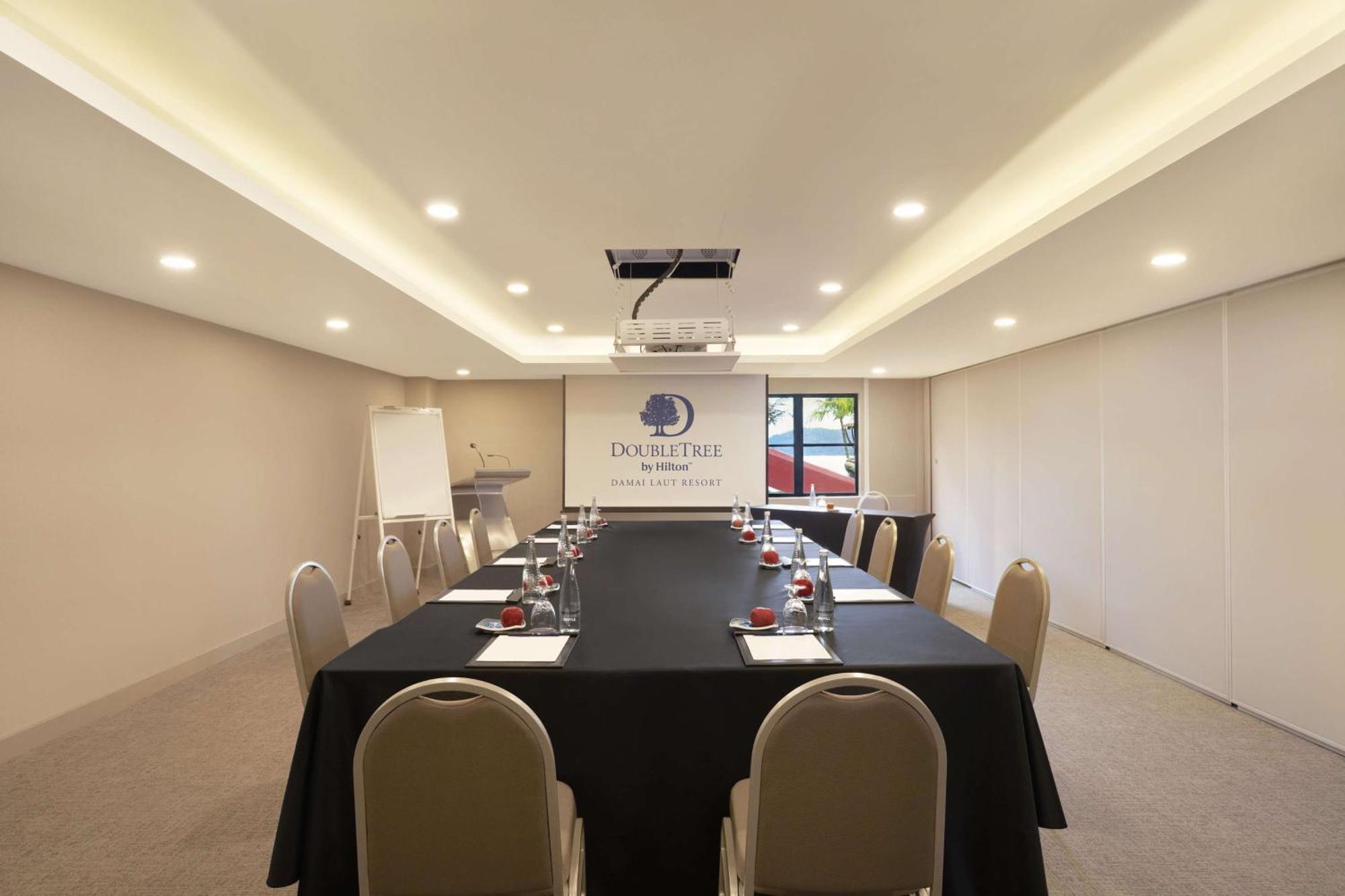 Hotel Doubletree By Hilton Damai Laut à Lumut Extérieur photo