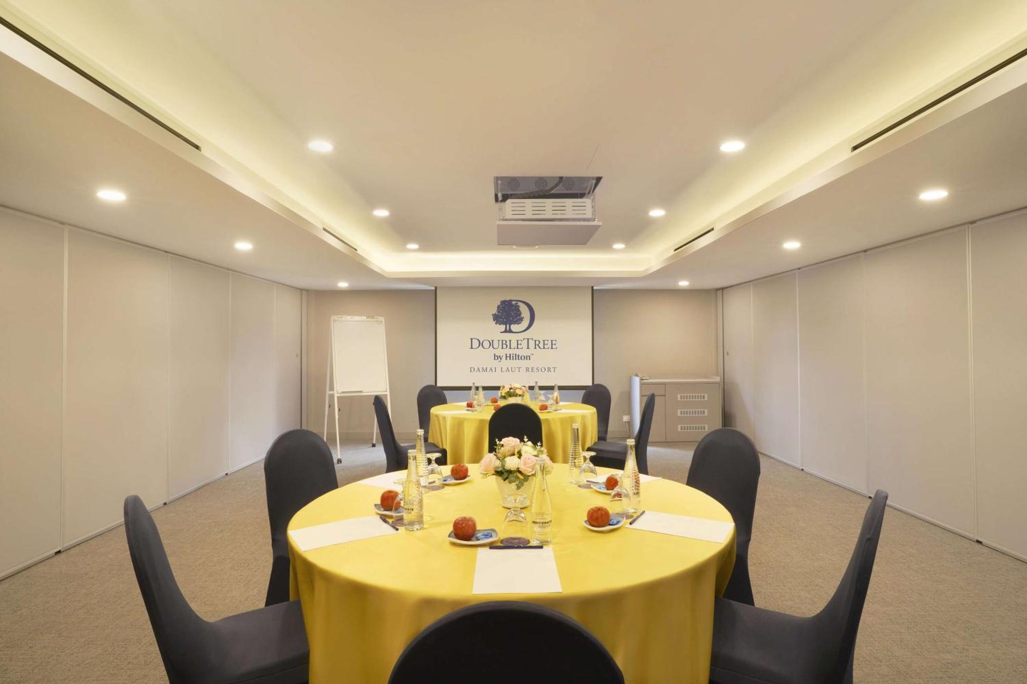 Hotel Doubletree By Hilton Damai Laut à Lumut Extérieur photo