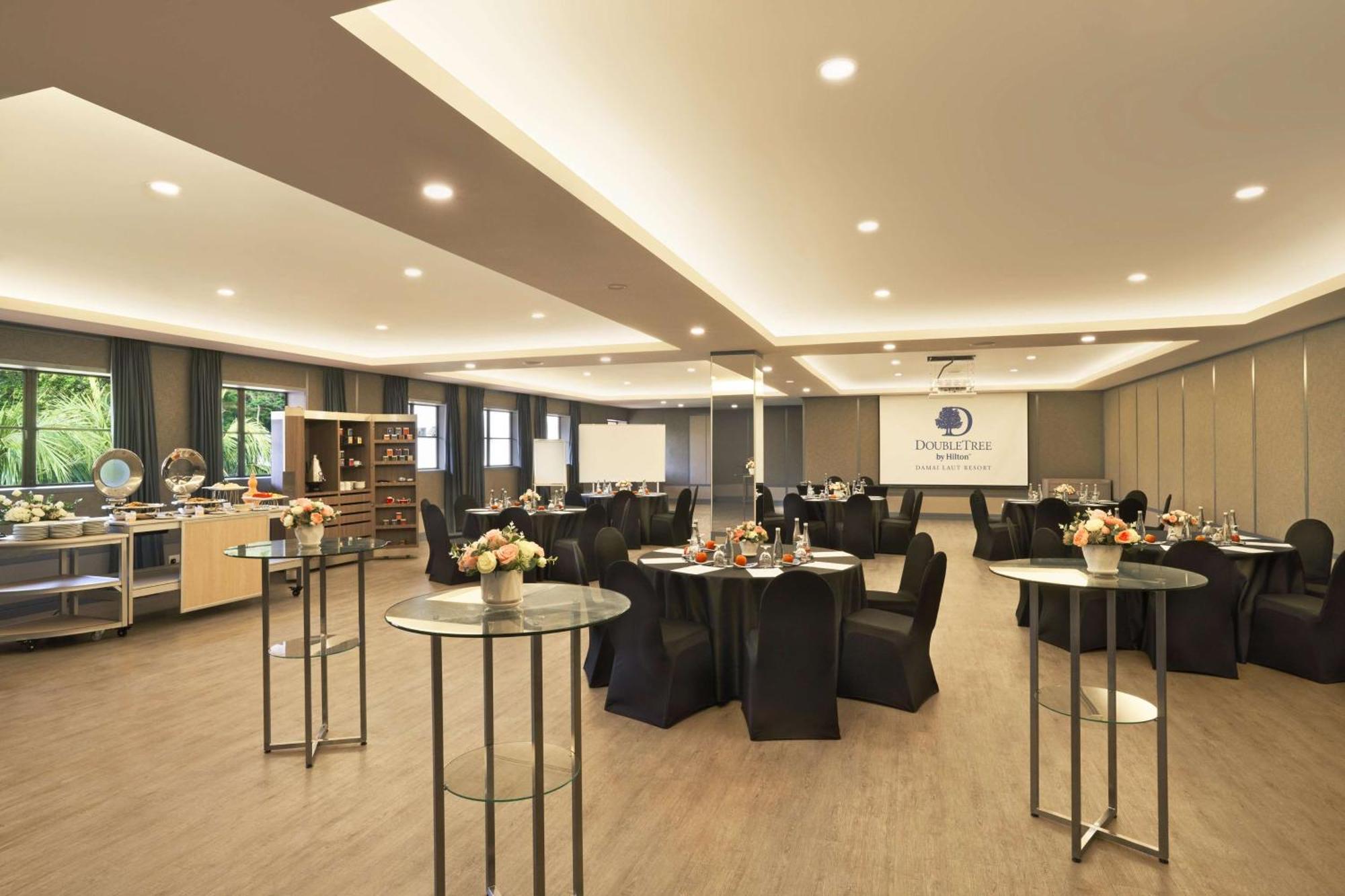 Hotel Doubletree By Hilton Damai Laut à Lumut Extérieur photo