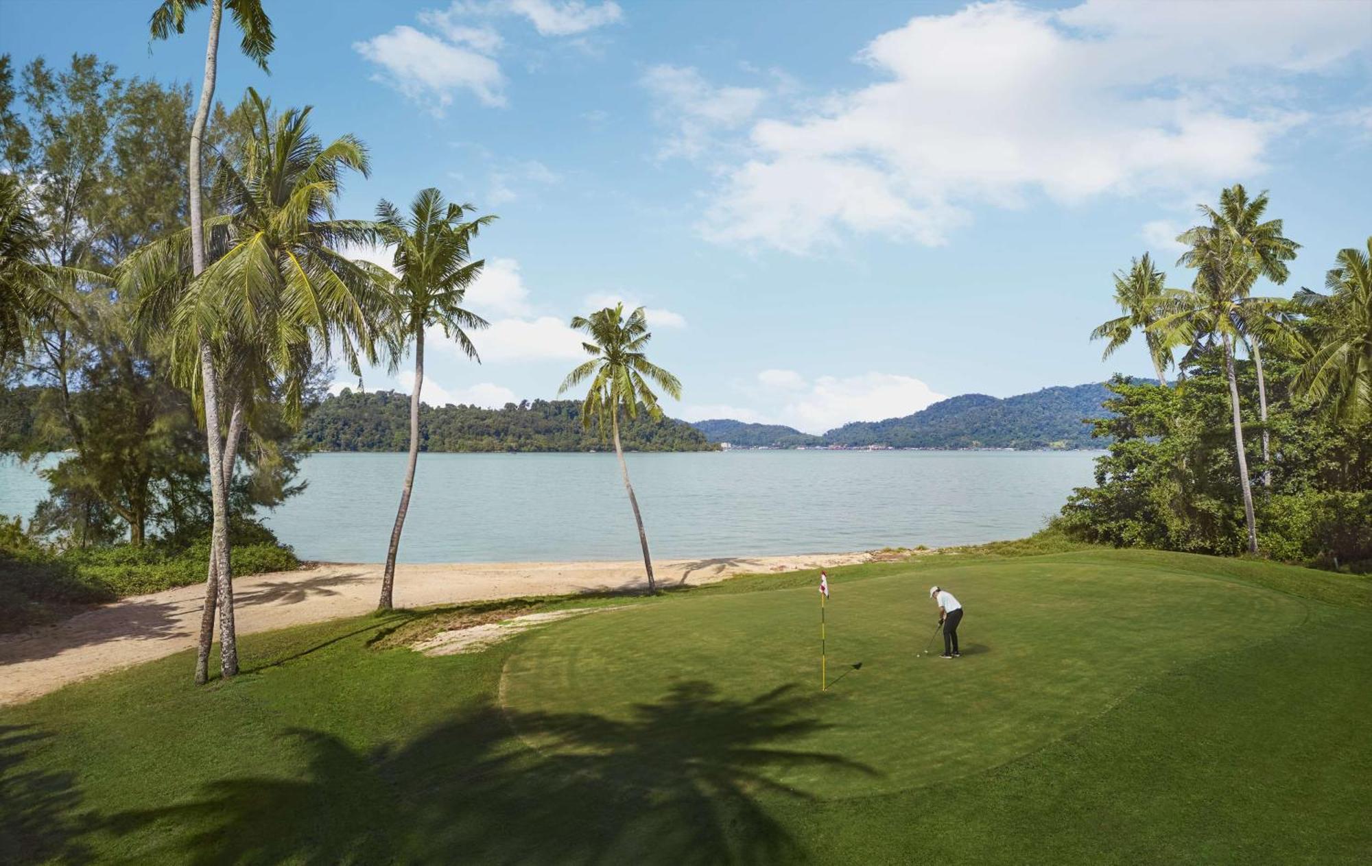 Hotel Doubletree By Hilton Damai Laut à Lumut Extérieur photo