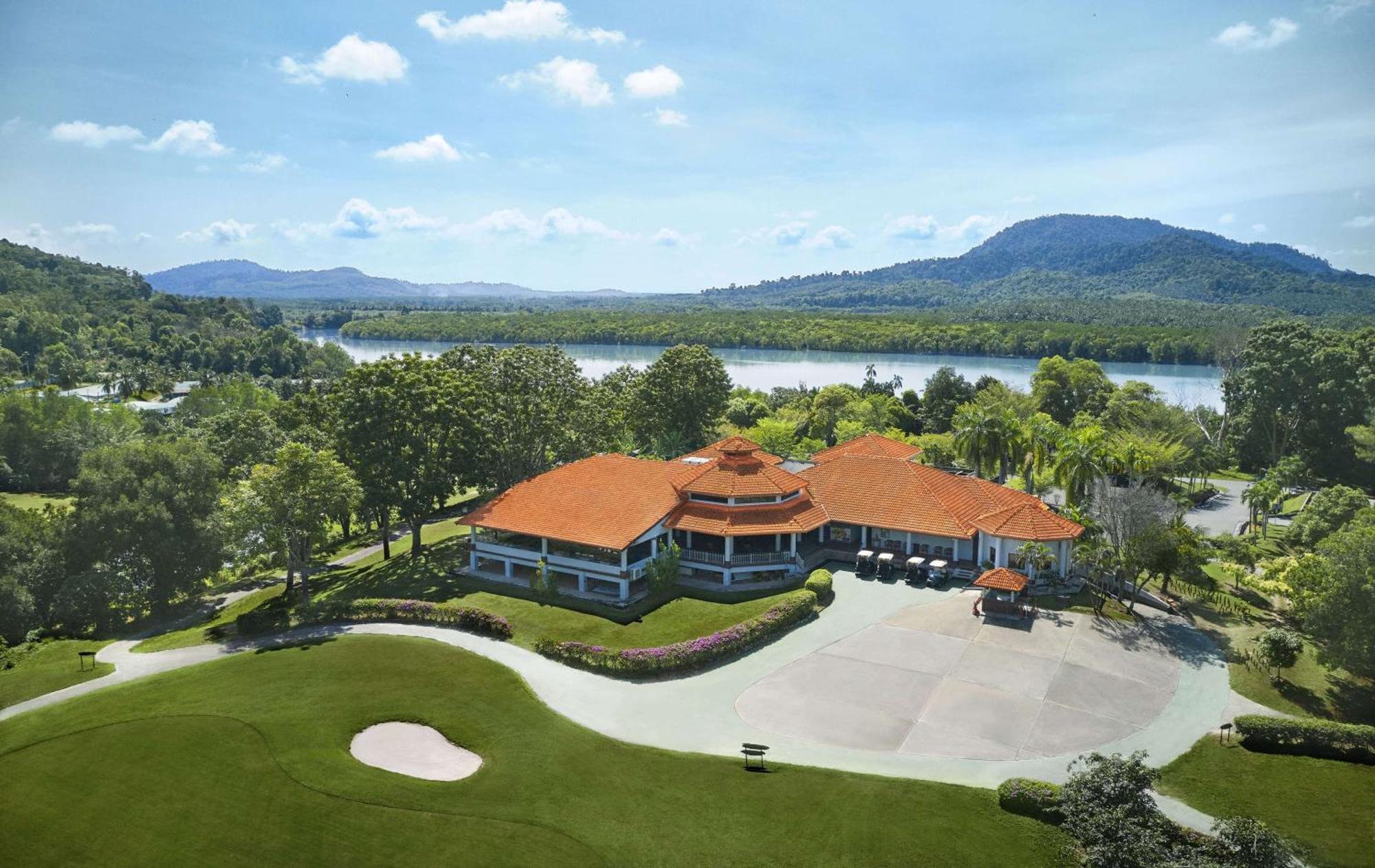 Hotel Doubletree By Hilton Damai Laut à Lumut Extérieur photo