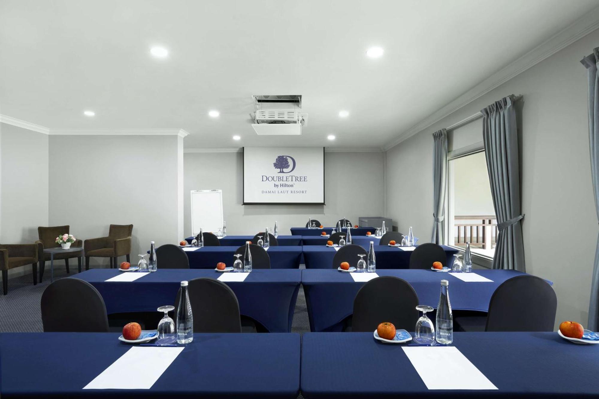 Hotel Doubletree By Hilton Damai Laut à Lumut Extérieur photo