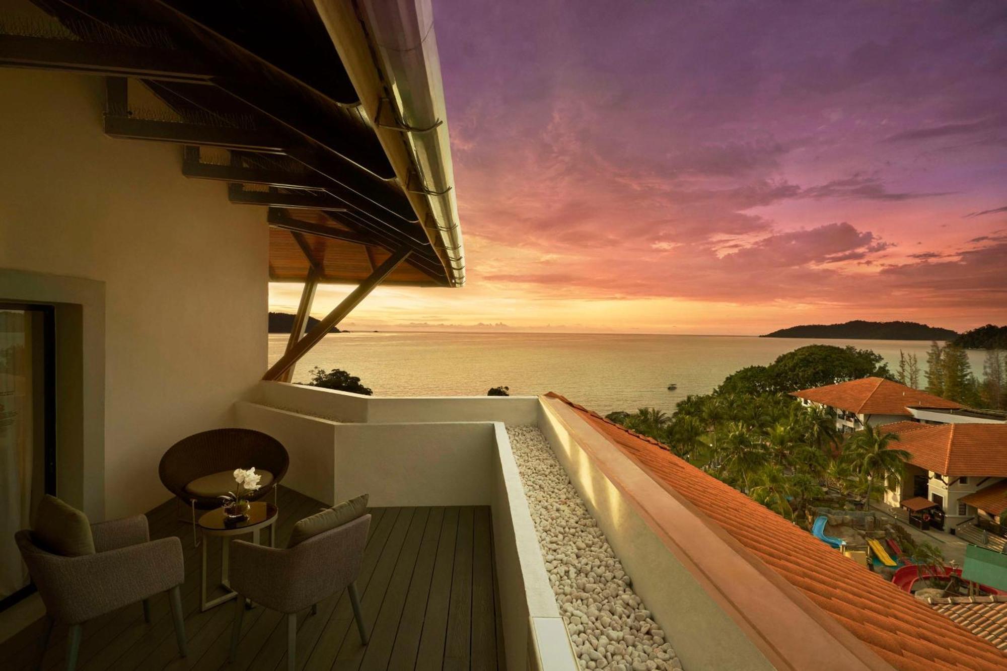 Hotel Doubletree By Hilton Damai Laut à Lumut Extérieur photo