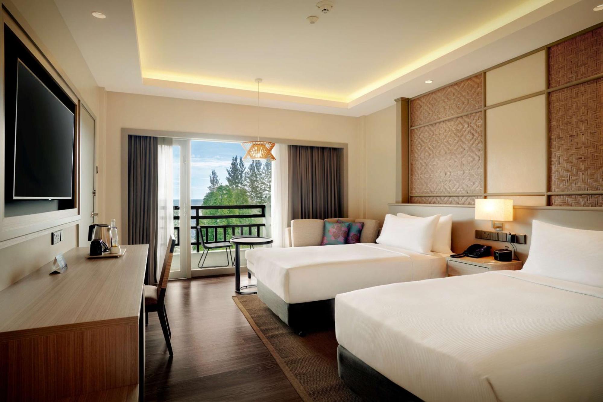 Hotel Doubletree By Hilton Damai Laut à Lumut Extérieur photo