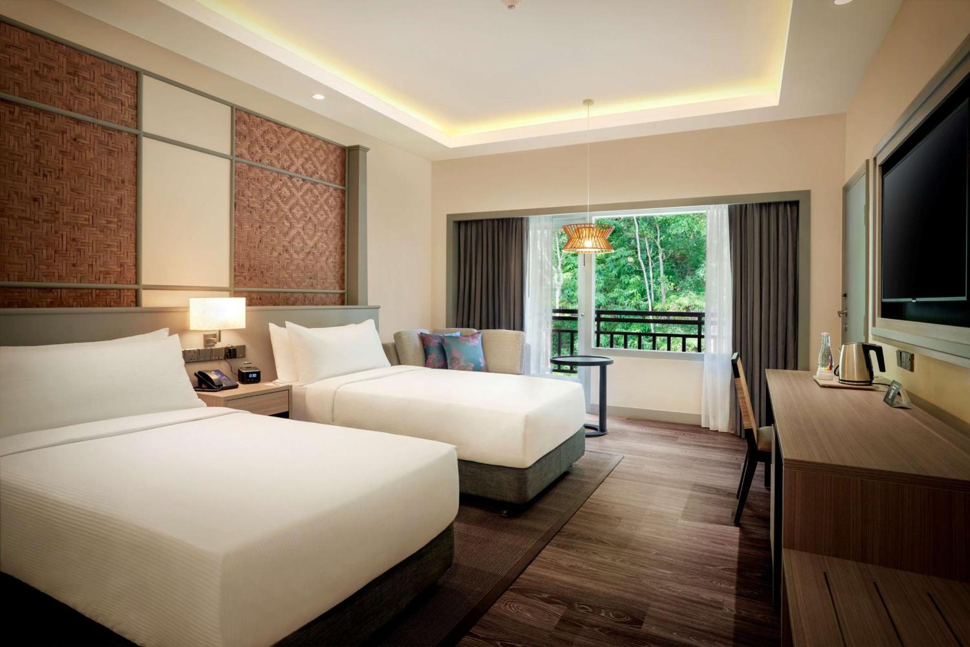 Hotel Doubletree By Hilton Damai Laut à Lumut Extérieur photo