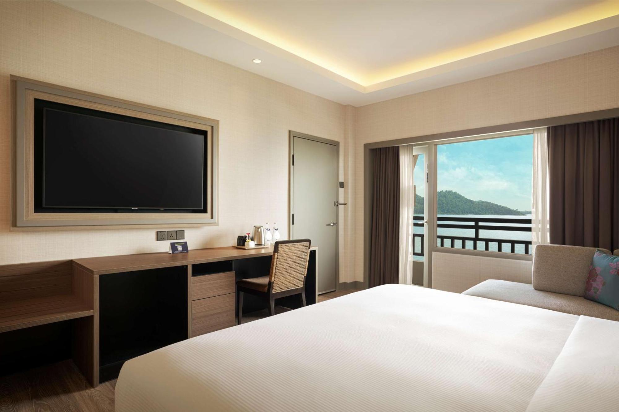 Hotel Doubletree By Hilton Damai Laut à Lumut Extérieur photo