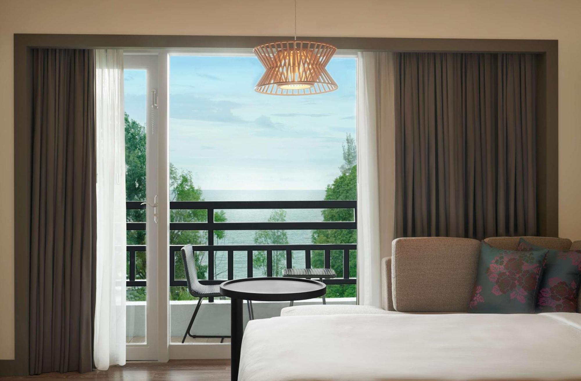 Hotel Doubletree By Hilton Damai Laut à Lumut Extérieur photo