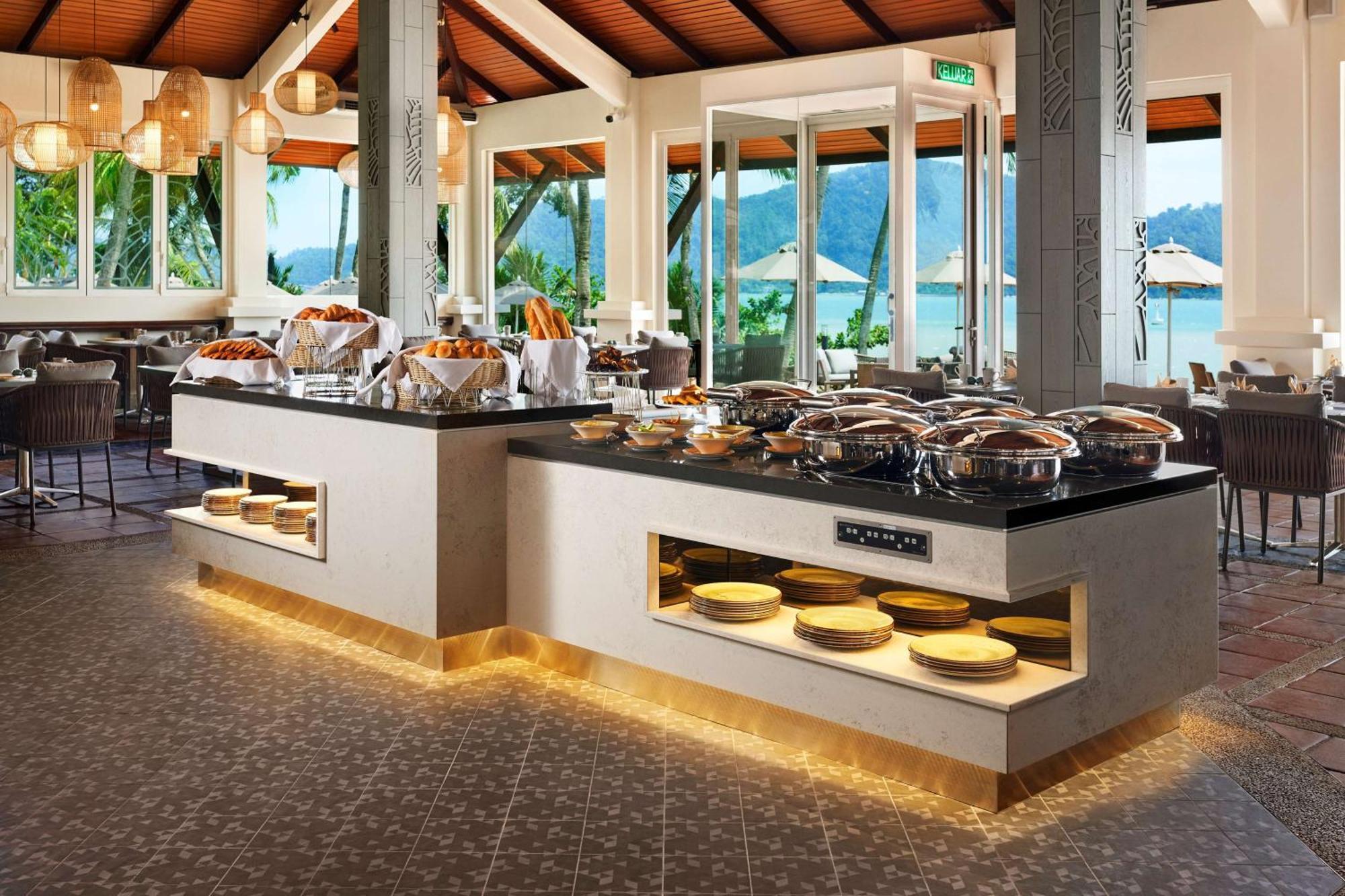 Hotel Doubletree By Hilton Damai Laut à Lumut Extérieur photo