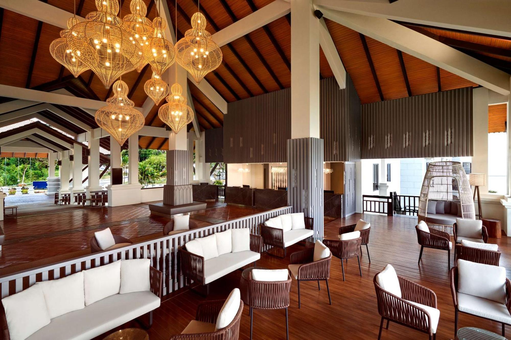 Hotel Doubletree By Hilton Damai Laut à Lumut Extérieur photo