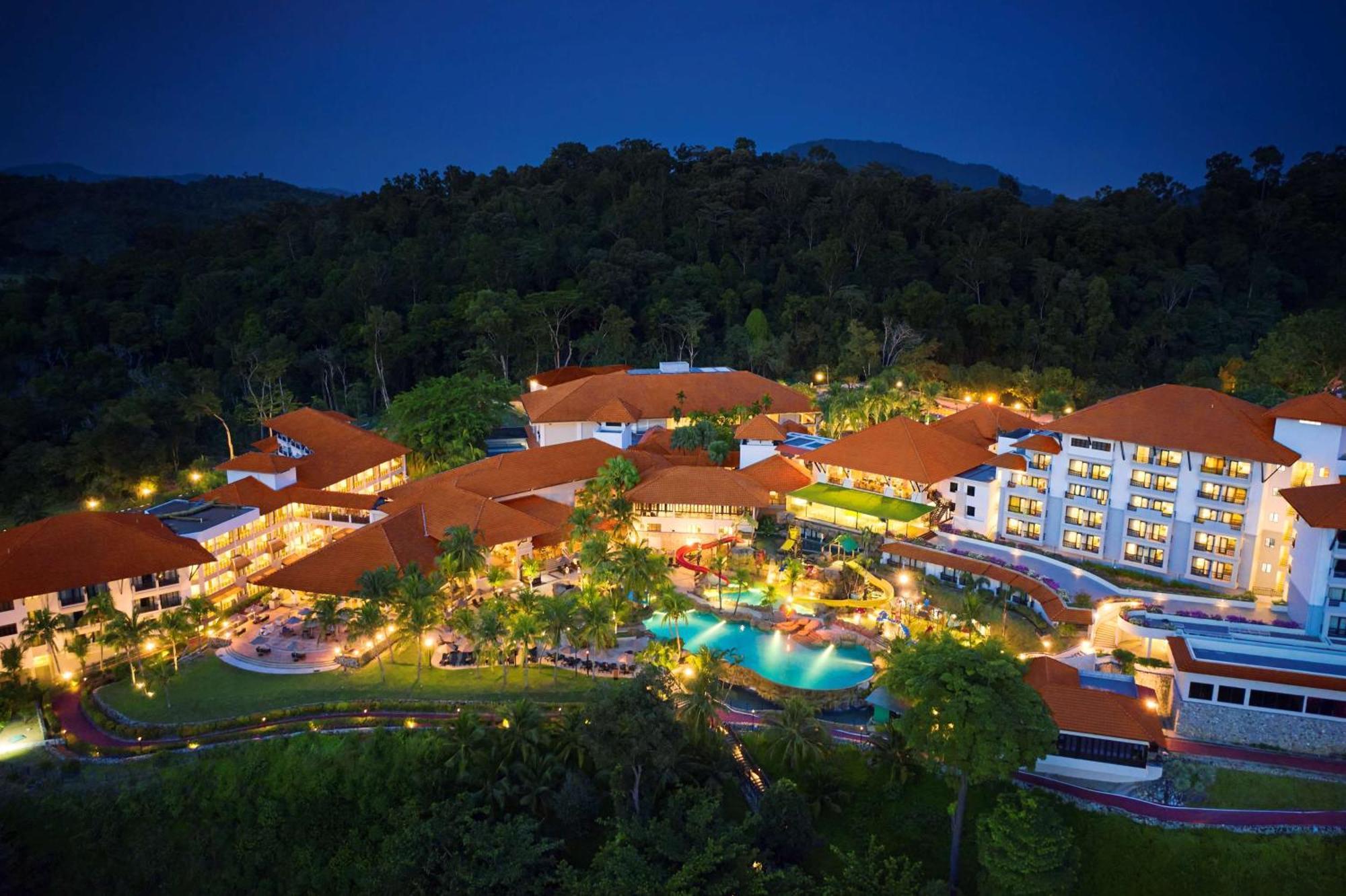 Hotel Doubletree By Hilton Damai Laut à Lumut Extérieur photo