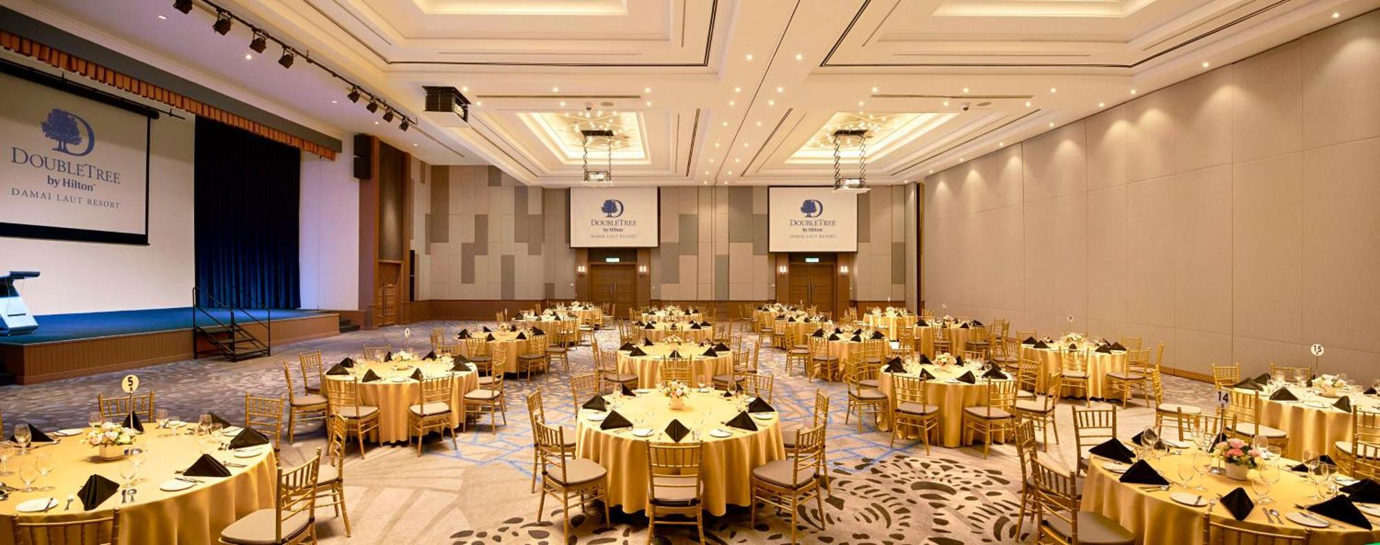 Hotel Doubletree By Hilton Damai Laut à Lumut Extérieur photo