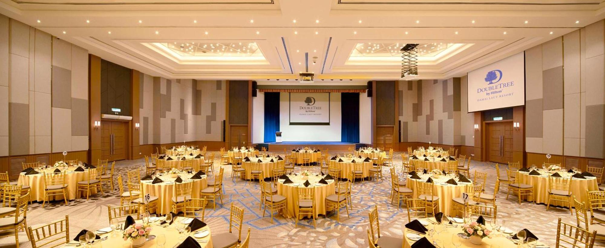 Hotel Doubletree By Hilton Damai Laut à Lumut Extérieur photo